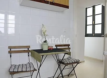Muy Bien Situado En El Centro De Y Al Lado De La Playa *