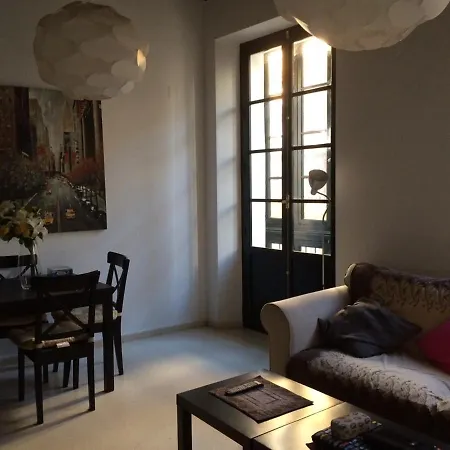 Muy Bien Situado En El Centro De Y Al Lado De La Playa Apartment *