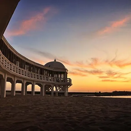 Muy Bien Situado En El Centro De Y Al Lado De La Playa * Cadiz