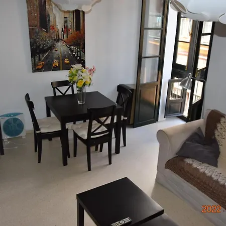 Apartment Muy Bien Situado En El Centro De Y Al Lado De La Playa